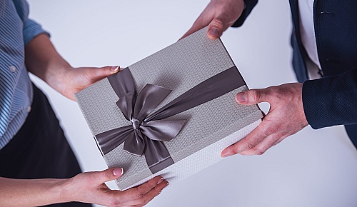 Top Benefits of Corporate Gifting for Business Branding and Customer Engagement